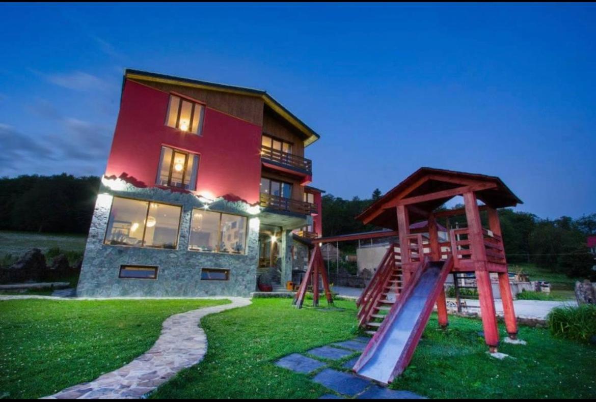 Hotel Red House Bakuriani Exterior foto